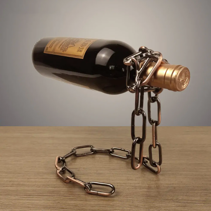 Magischer Weinflaschenhalter aus Eisenkette